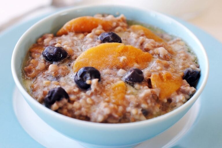 Crock Pot Peach & Blueberry Oatmeal