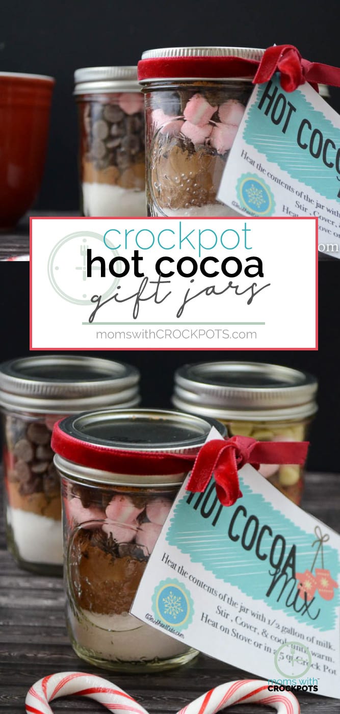 Such a great homemade gift idea! Make and give these Crockpot Hot Cocoa Gift Jars plus there are FREE Printable Gift Labels to go with it! #Crockpot #giftidea #Holidays
