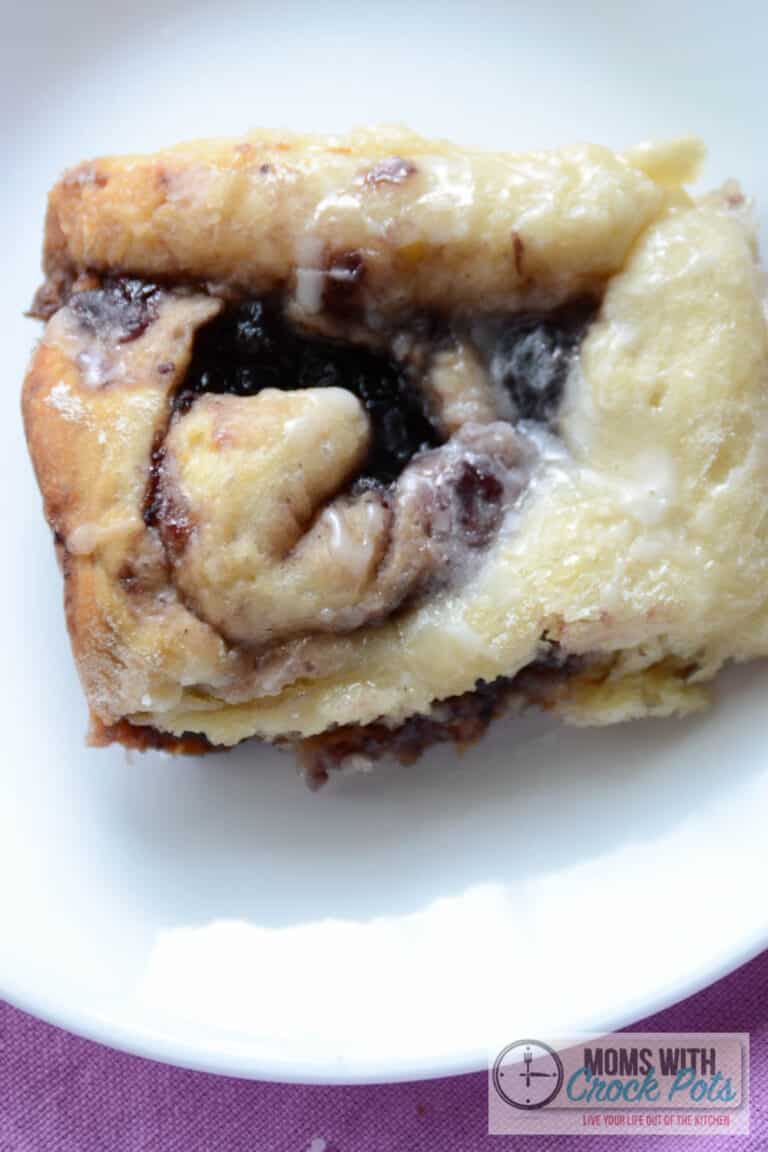 Crockpot Blueberry Cinnamon Rolls